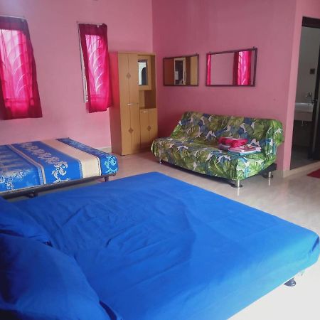 Almira Homestay Jambi Kültér fotó