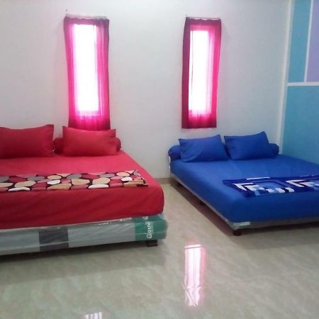 Almira Homestay Jambi Kültér fotó