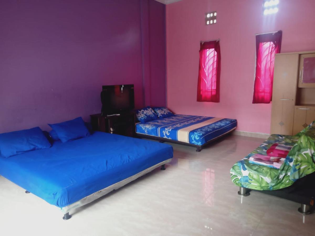 Almira Homestay Jambi Kültér fotó