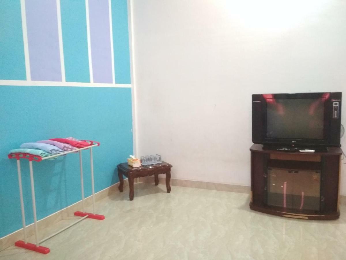 Almira Homestay Jambi Kültér fotó
