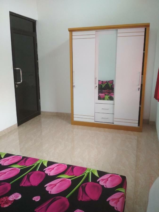 Almira Homestay Jambi Kültér fotó